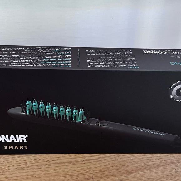 New in Box DAFNI-CONAIR Black Hair Styling Straightening HOT Brush SMART NEW